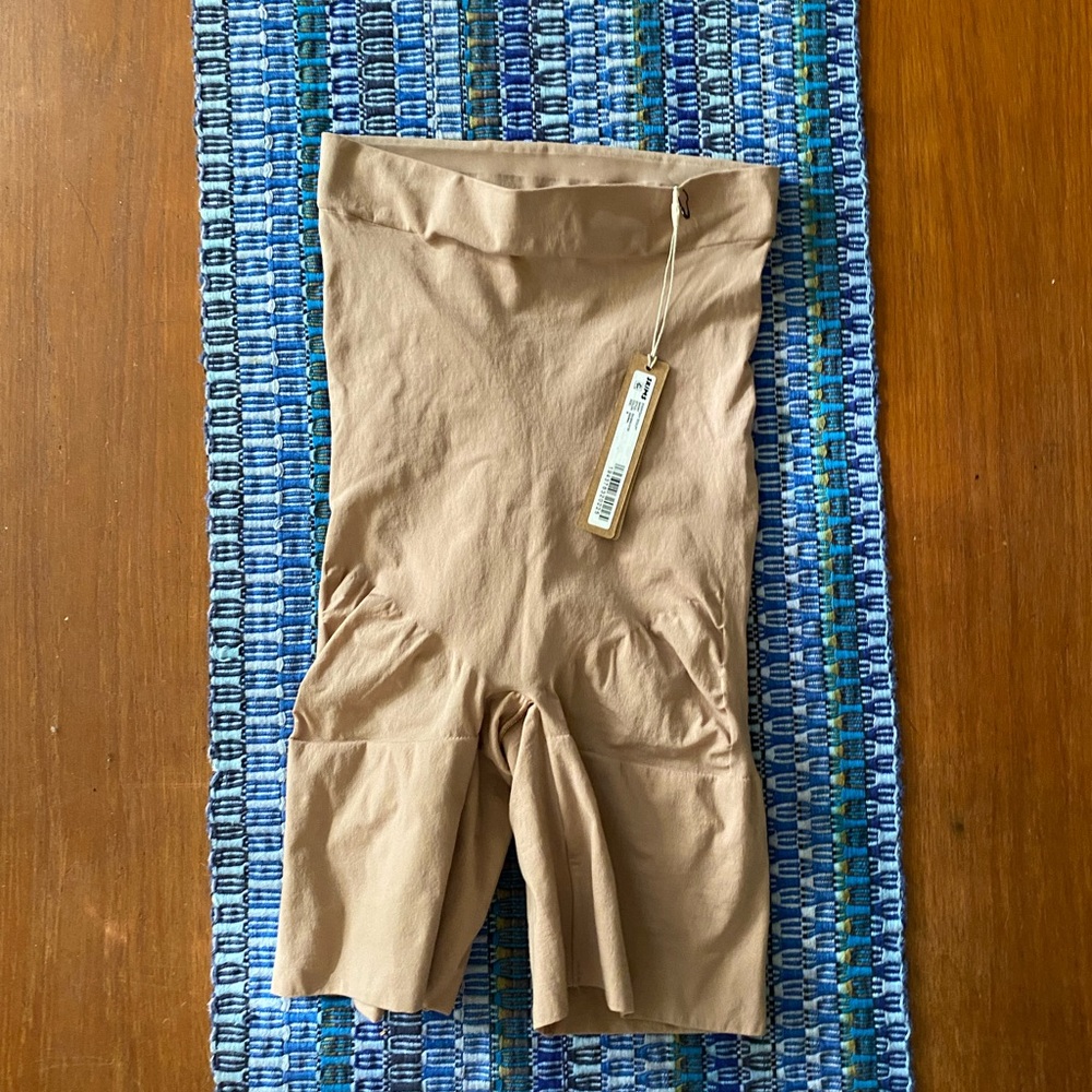 Skims shapewear shorts NWT
